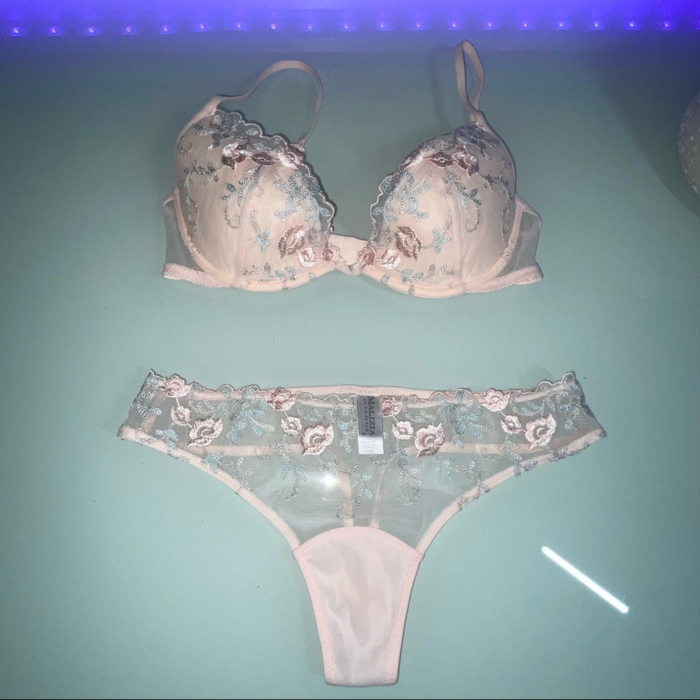 MALIZIA BY LA PERLA - Matching Bra & Panty Set - size 1 - Never Worn